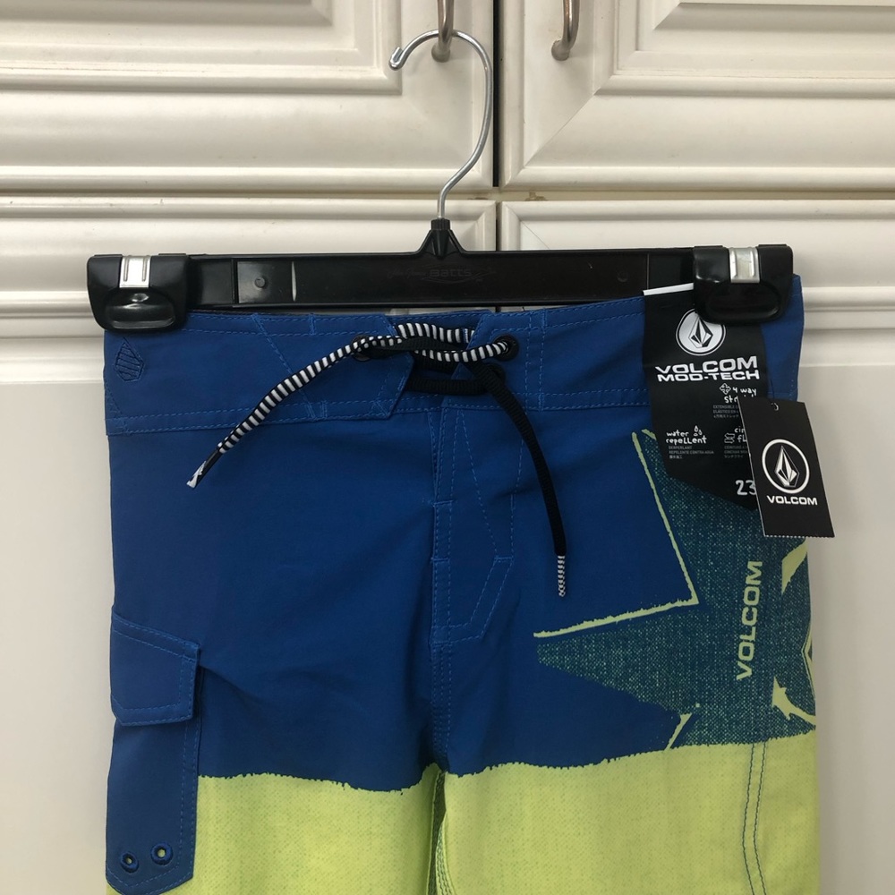 NWT Volcom Modtech boys board shorts - Picture 2 of 10